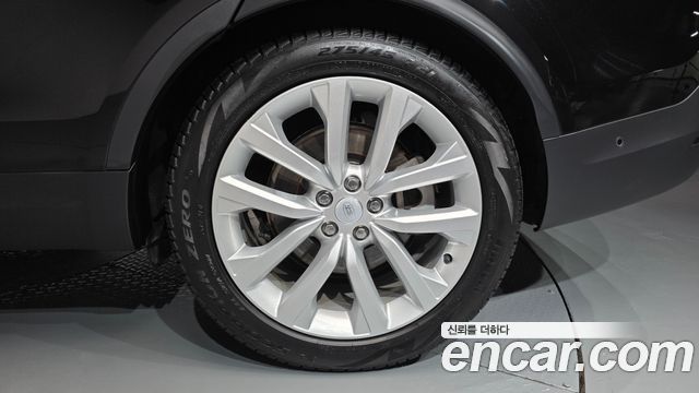 Land Rover Discovery 2023 — photo 7