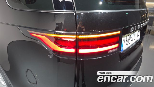 Land Rover Discovery 2023 — photo 9