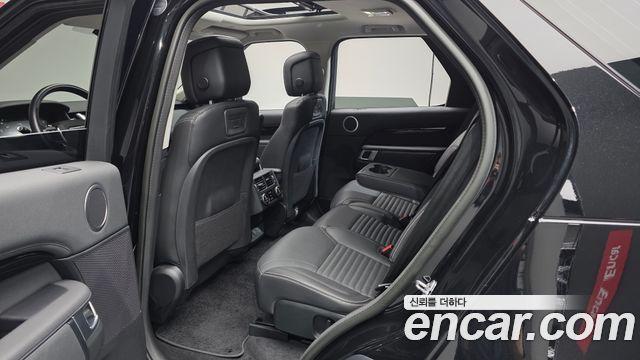 Land Rover Discovery 2023 — photo 16