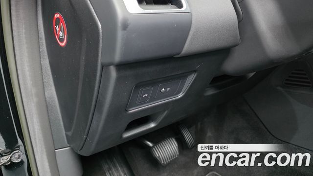 Land Rover Discovery 2023 — photo 27