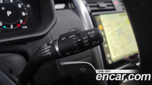 Land Rover Discovery 2023 — photo 28