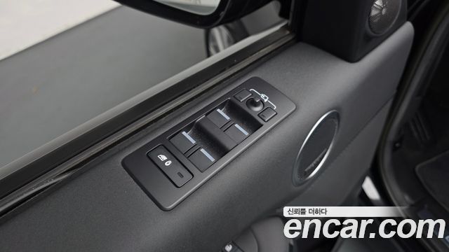 Land Rover Discovery 2023 — photo 29