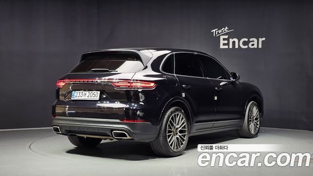 Porsche Cayenne 2021 — photo 2