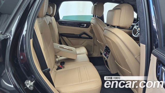 Porsche Cayenne 2021 — photo 11