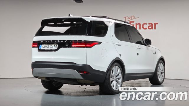 Land Rover Discovery 2023 — photo 2