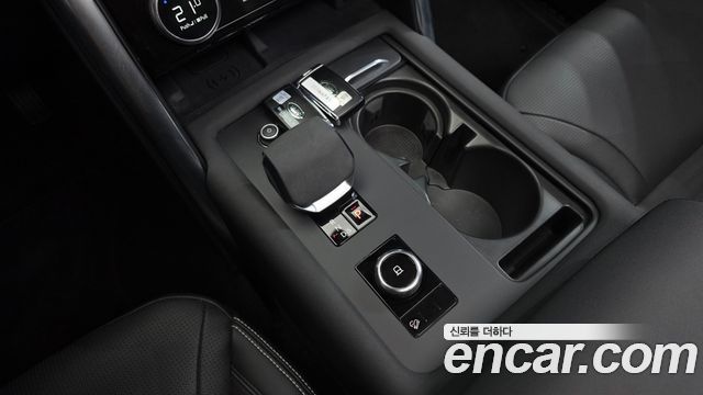 Land Rover Discovery 2023 — photo 12