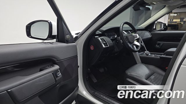Land Rover Discovery 2023 — photo 13