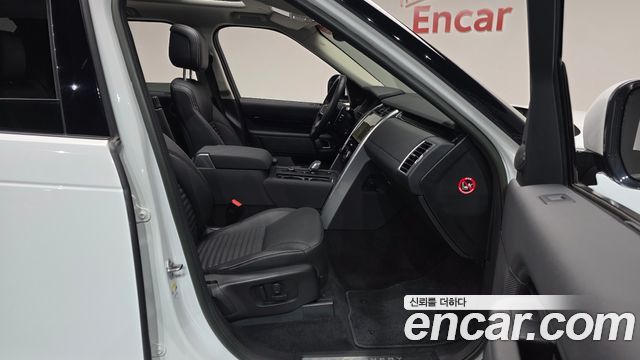 Land Rover Discovery 2023 — photo 17