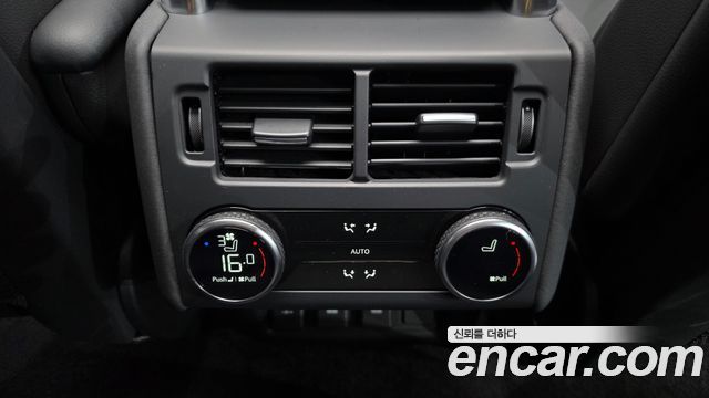Land Rover Discovery 2023 — photo 24