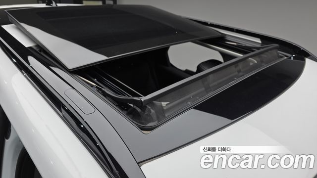 Land Rover Discovery 2023 — photo 25