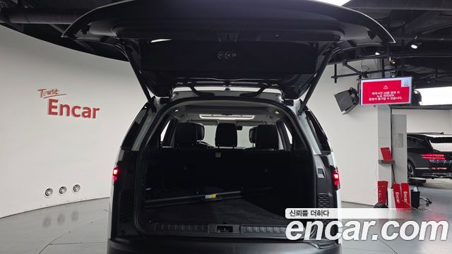 Land Rover Discovery 2023 — photo 26