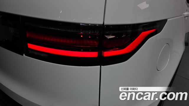 Land Rover Discovery 2023 — photo 9