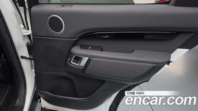Land Rover Discovery 2023 — photo 15