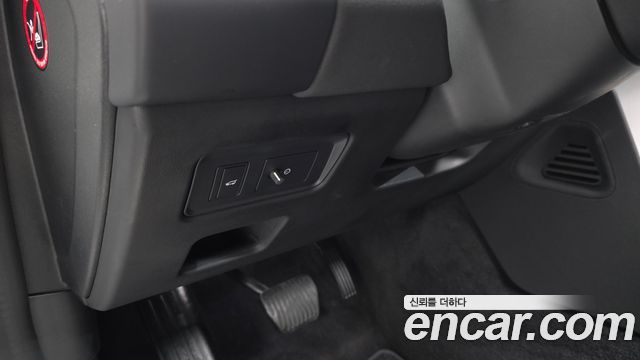 Land Rover Discovery 2023 — photo 29