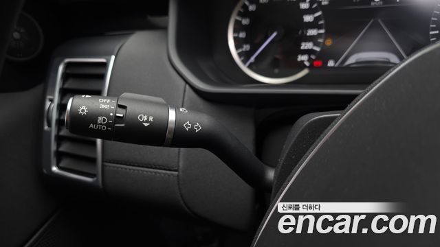 Land Rover Discovery 2023 — photo 32