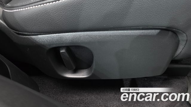 Land Rover Discovery 2023 — photo 34