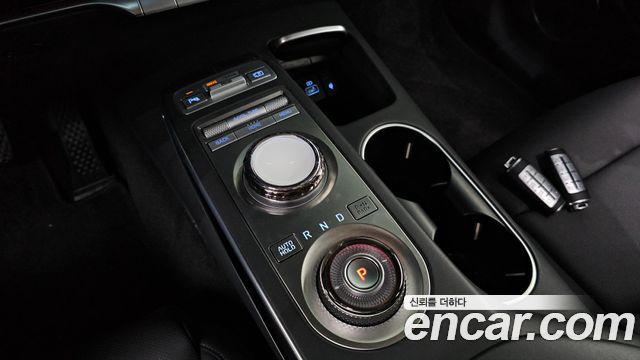 Genesis GV70 2023 — photo 12