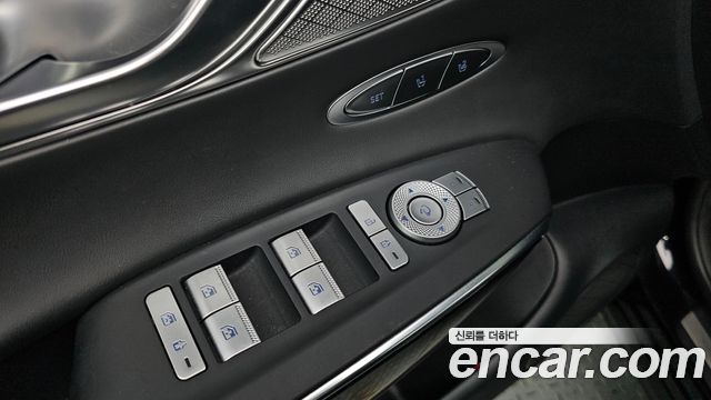 Genesis GV70 2023 — photo 22