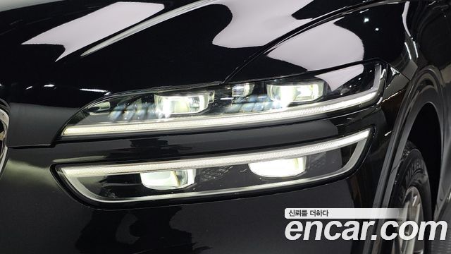 Genesis GV70 2023 — photo 8