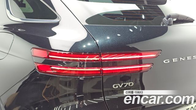 Genesis GV70 2023 — photo 9