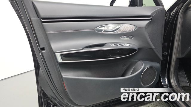 Genesis GV70 2023 — photo 14