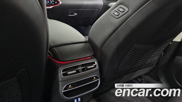 Genesis GV70 2023 — photo 30