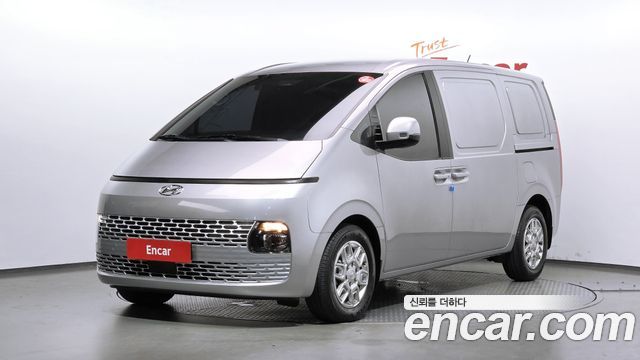 Hyundai Staria 2023 — photo 1