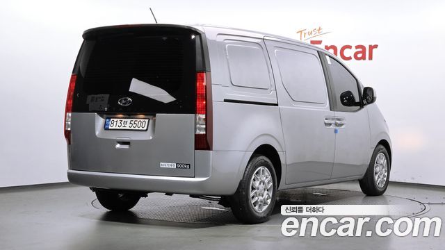 Hyundai Staria 2023 — photo 2