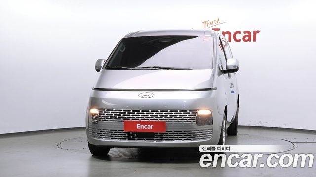 Hyundai Staria 2023 — photo 3