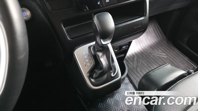 Hyundai Staria 2023 — photo 9