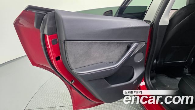 Tesla Model Y 2021 — photo 15
