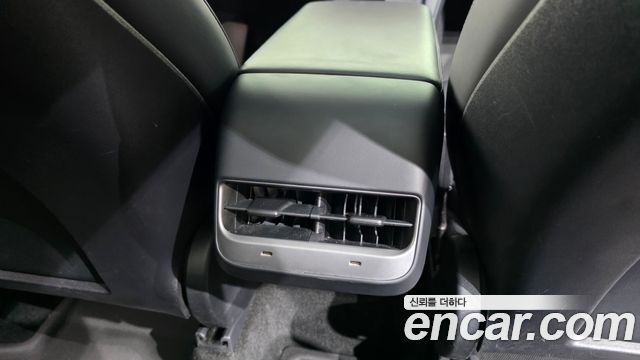 Tesla Model Y 2021 — photo 35