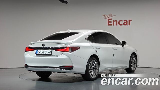 Lexus ES 2025 — photo 2