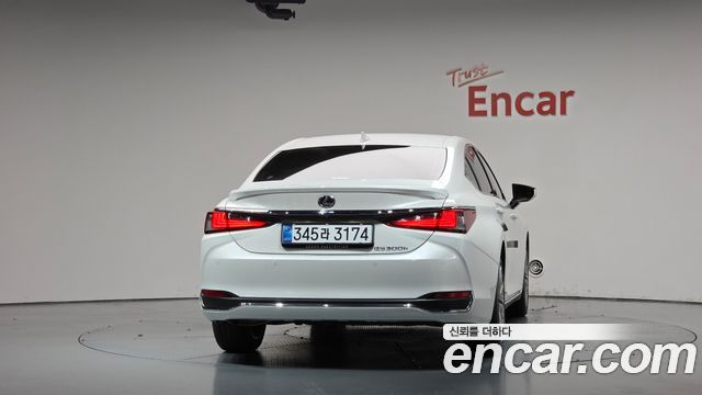 Lexus ES 2025 — photo 4