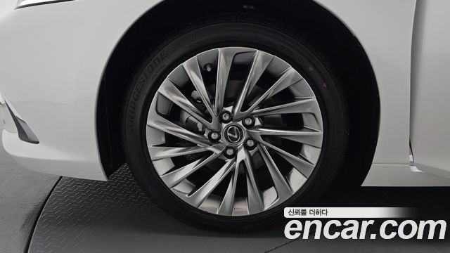 Lexus ES 2025 — photo 5