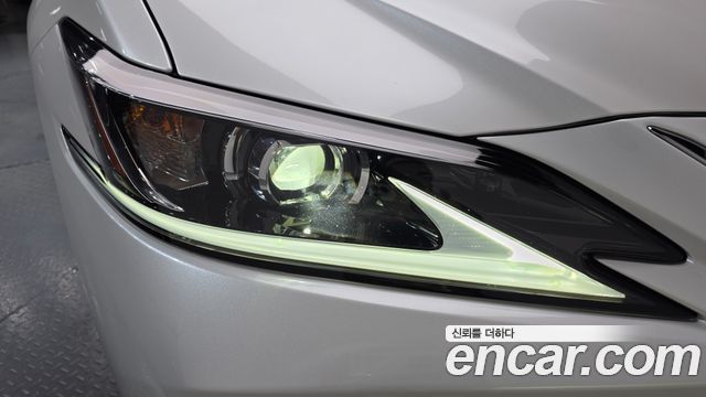 Lexus ES 2025 — photo 8