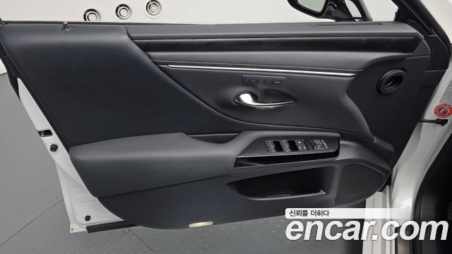 Lexus ES 2025 — photo 14