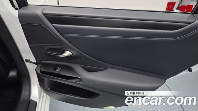 Lexus ES 2025 — photo 15