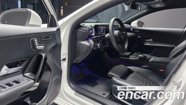 Mercedes-Benz A-Class 2020 — photo 23