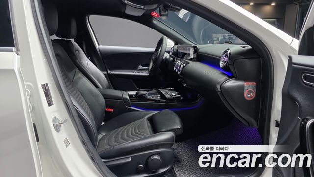 Mercedes-Benz A-Class 2020 — photo 24