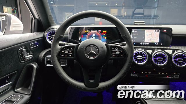 Mercedes-Benz A-Class 2020 — photo 16