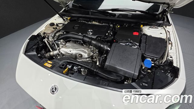 Mercedes-Benz A-Class 2020 — photo 32