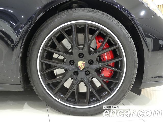 Porsche Panamera 2019 — photo 19