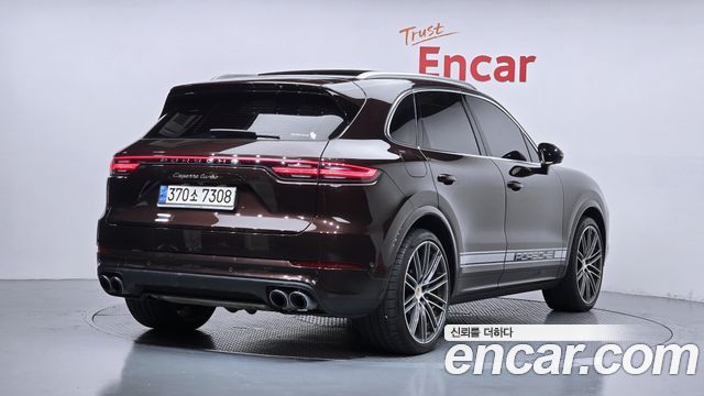 Porsche Cayenne 2021 — photo 2