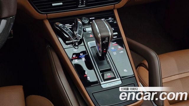 Porsche Cayenne 2021 — photo 12