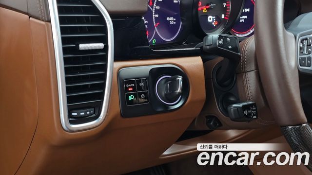Porsche Cayenne 2021 — photo 20