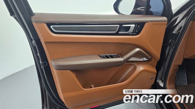 Porsche Cayenne 2021 — photo 14