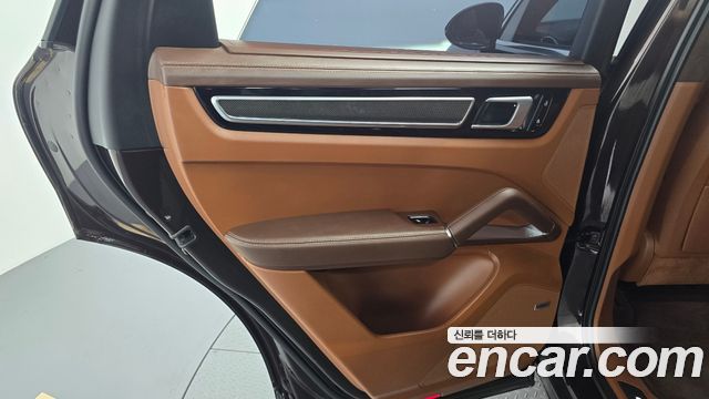 Porsche Cayenne 2021 — photo 15