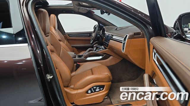 Porsche Cayenne 2021 — photo 16