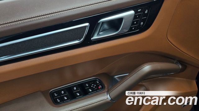 Porsche Cayenne 2021 — photo 27